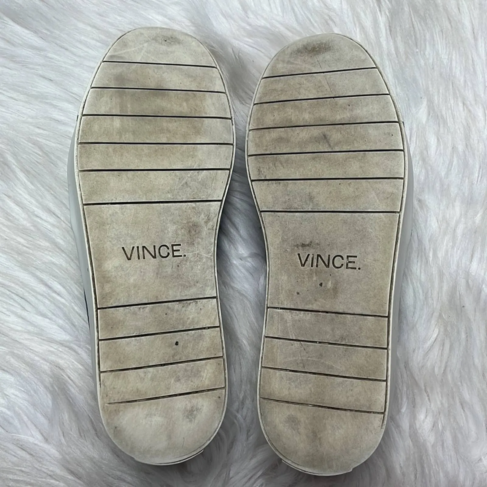 Sz 7.5 VINCE Black & White Slip On Sneakers