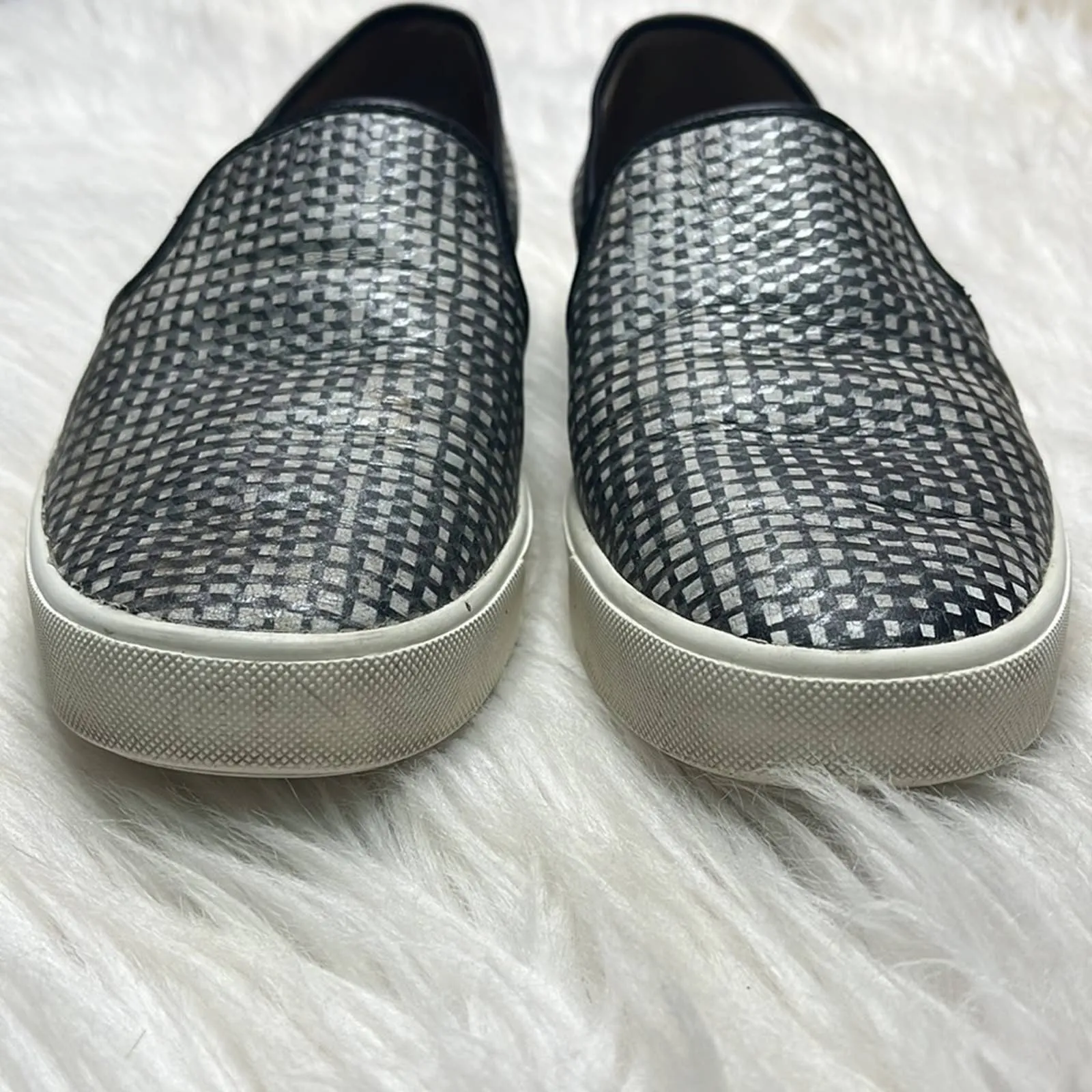 Sz 7.5 VINCE Black & White Slip On Sneakers