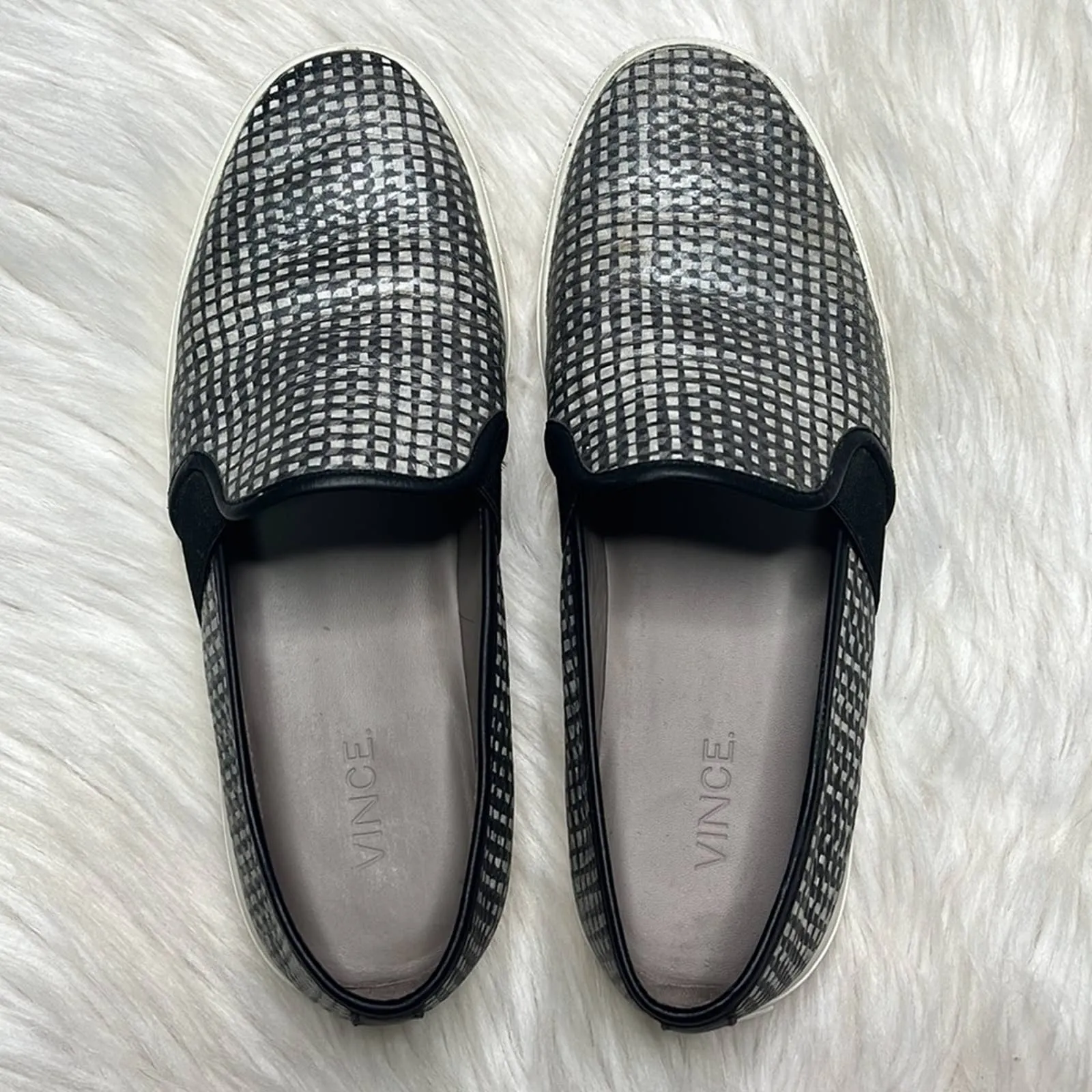 Sz 7.5 VINCE Black & White Slip On Sneakers
