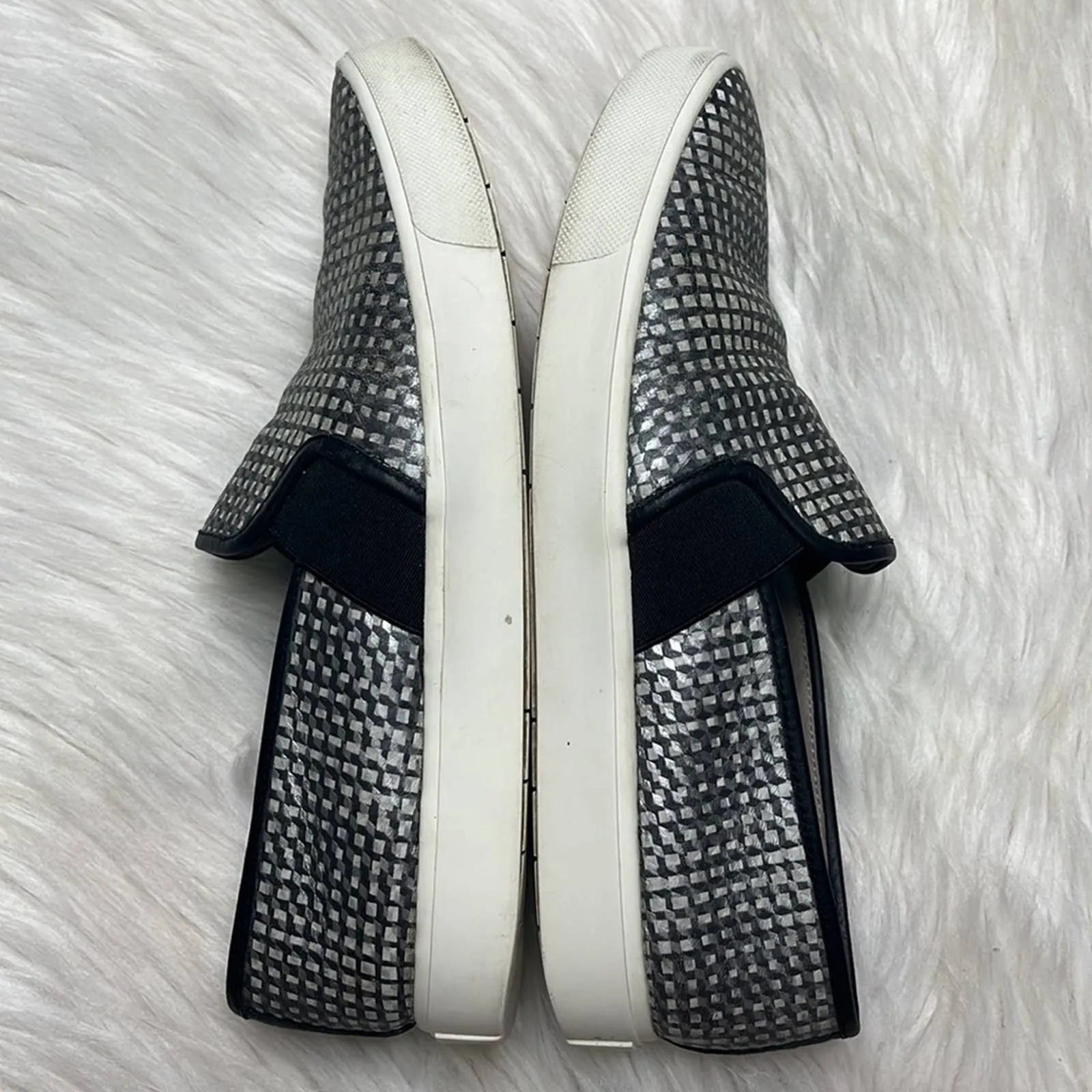 Sz 7.5 VINCE Black & White Slip On Sneakers