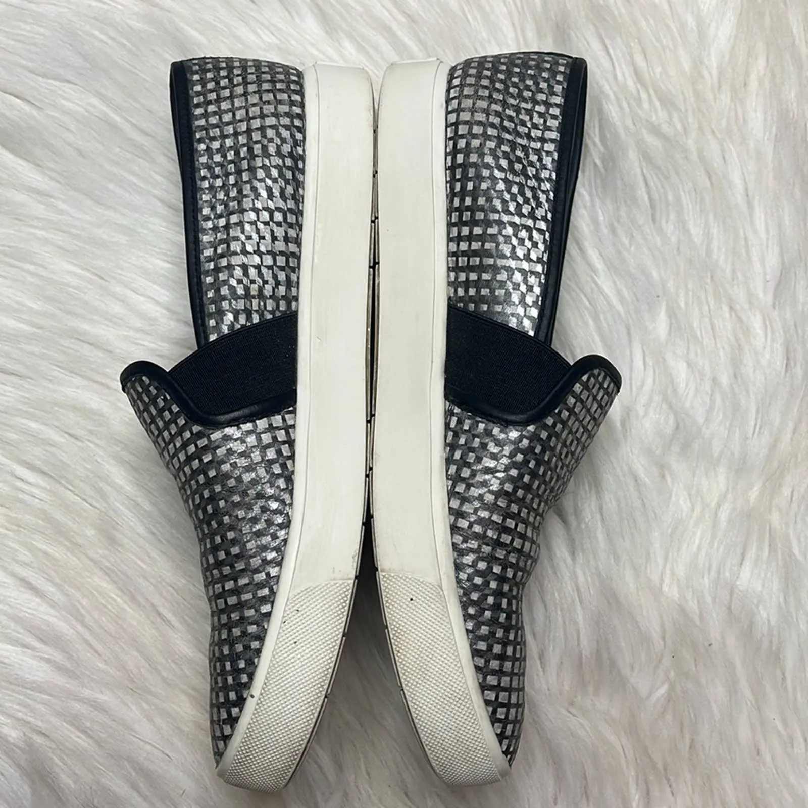 Sz 7.5 VINCE Black & White Slip On Sneakers